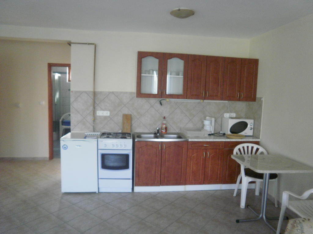 Zalakarosi Egerfa Nyaralohaz Foeldszinti Es Emeleti Apartman Номер фото
