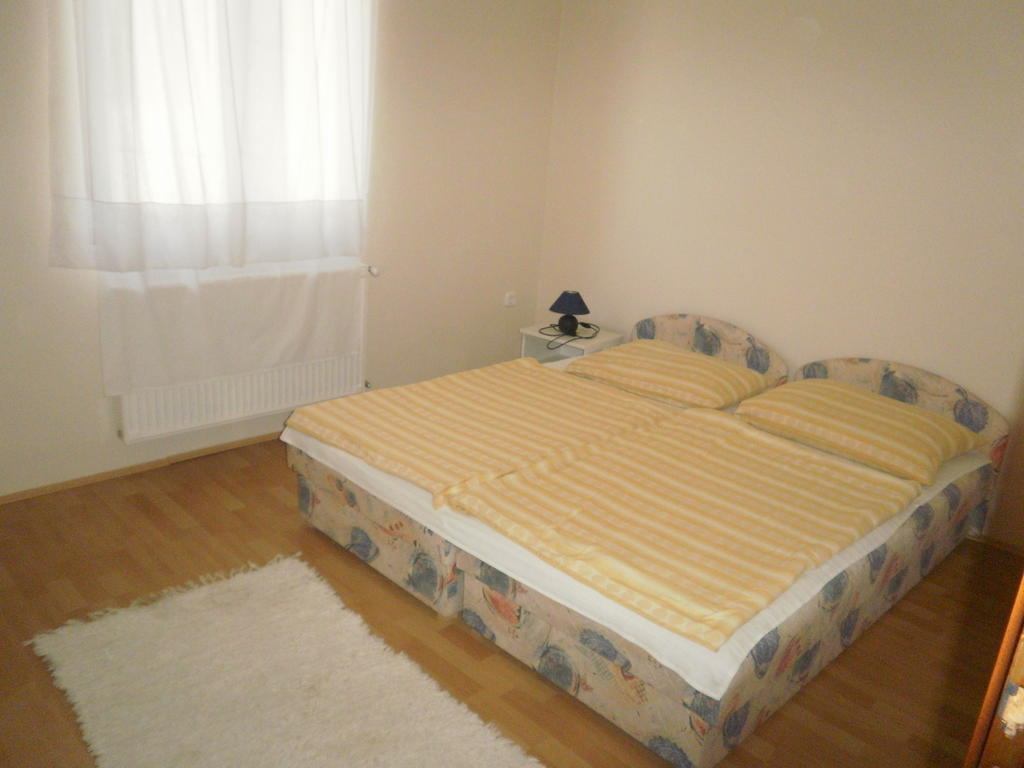 Zalakarosi Egerfa Nyaralohaz Foeldszinti Es Emeleti Apartman Номер фото
