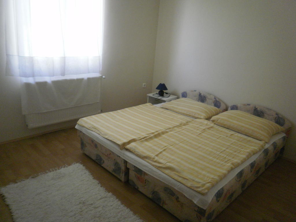 Zalakarosi Egerfa Nyaralohaz Foeldszinti Es Emeleti Apartman Экстерьер фото