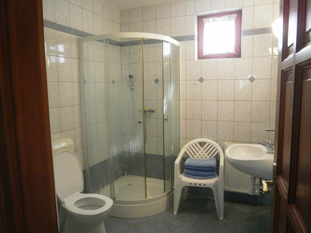 Zalakarosi Egerfa Nyaralohaz Foeldszinti Es Emeleti Apartman Номер фото