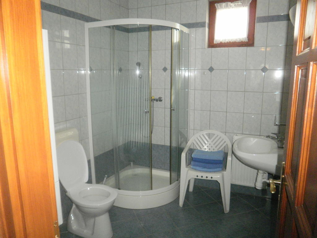 Zalakarosi Egerfa Nyaralohaz Foeldszinti Es Emeleti Apartman Номер фото